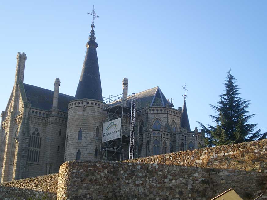VISTA GENERAL Reparación de cubiertas y restauración de terrazas en el Palacio Episcopal de Gaudí en Astorga