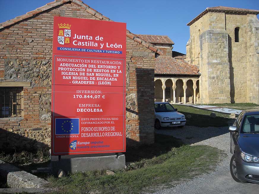 VISTA GENERAL Adecuación del entorno y protección de restos en la iglesia de San Miguel de Escalada